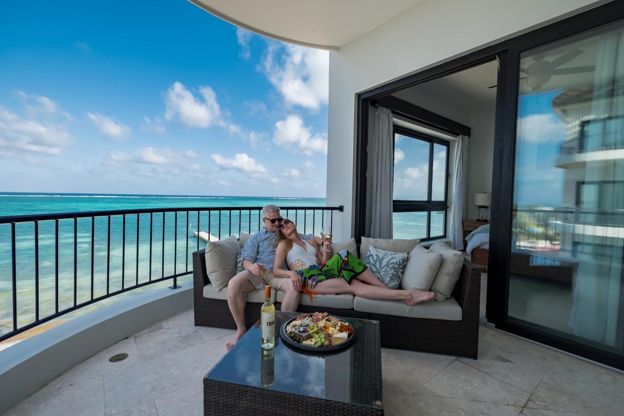 Diamante Beachfront Suites San Pedro  Exterior foto