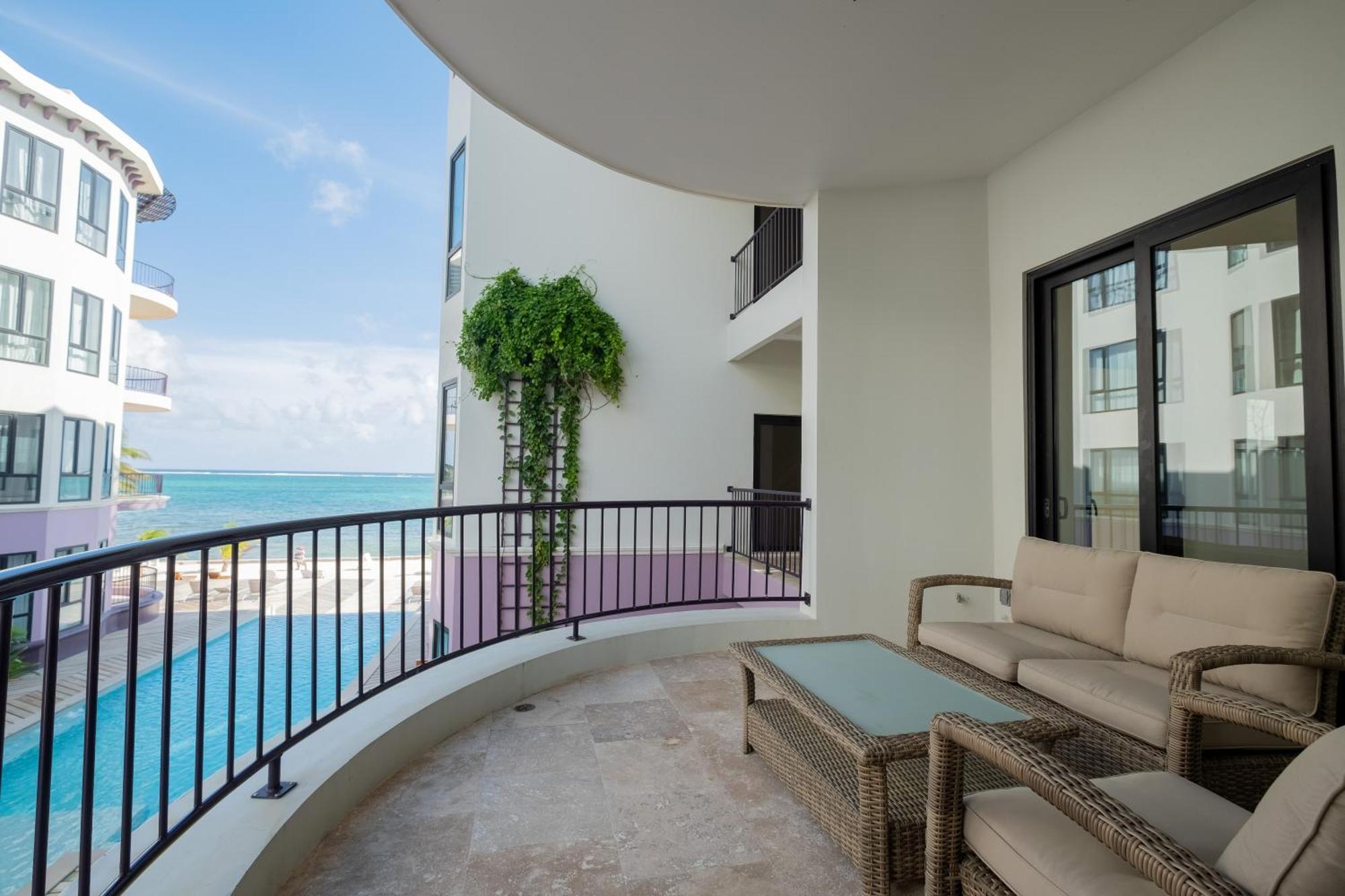 Diamante Beachfront Suites San Pedro  Exterior foto