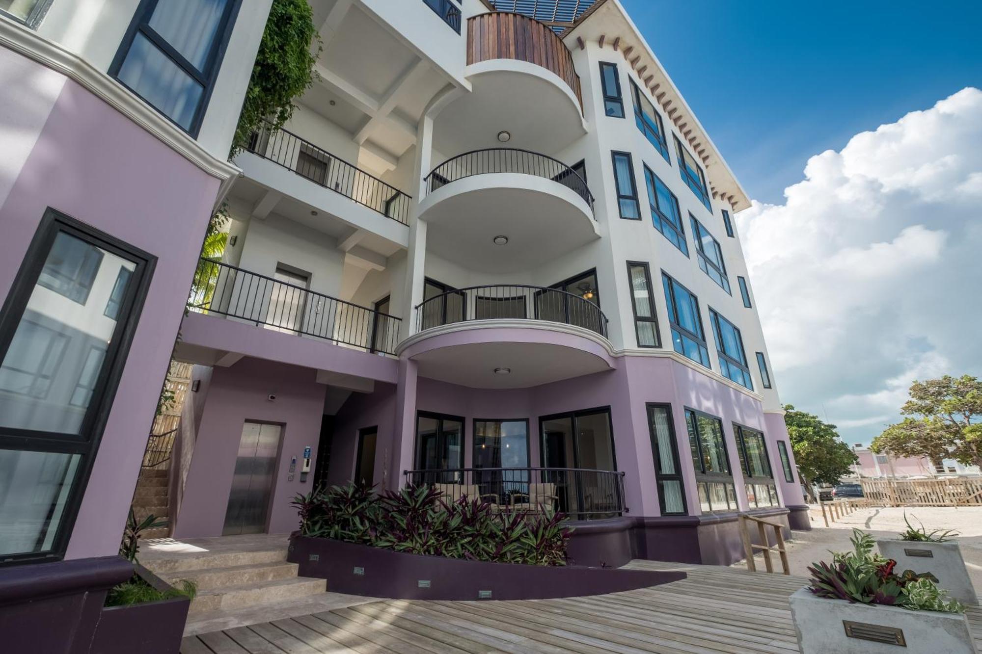 Diamante Beachfront Suites San Pedro  Exterior foto